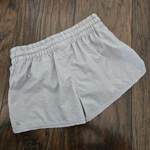 Vuori Clementine 2" Athletic Running Shorts Liner Lined Silver Gray Size XS - Picture 7 of 8